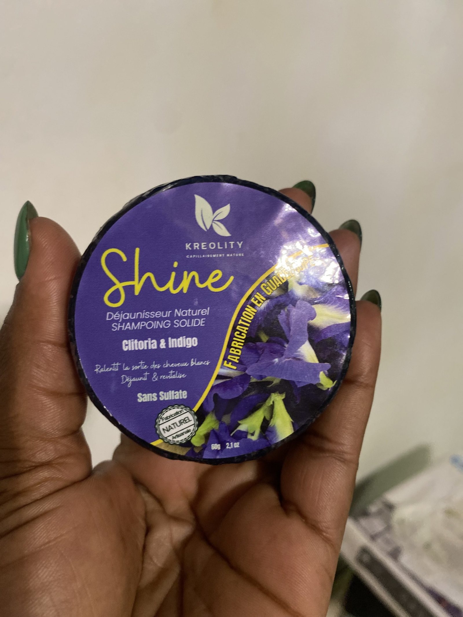 shampoing solide déjaunissant pour cheveux blancs